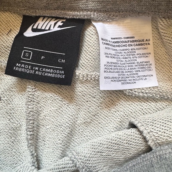 Nike Air Boys S grey shorts - Picture 2 of 7